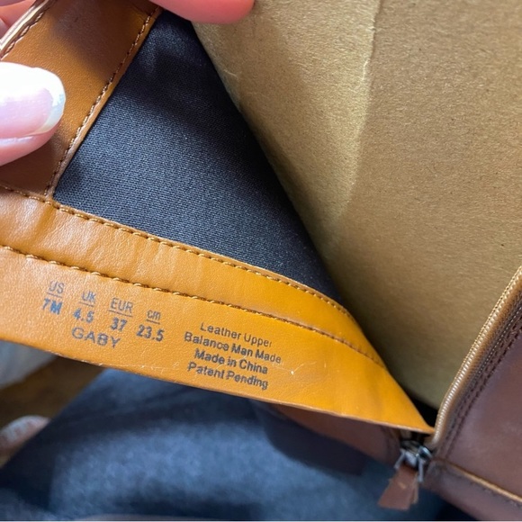 Naturalizer Gaby Cider Spice Leather
(NWT size 7) Fits more like a 5/6. - Picture 5 of 8